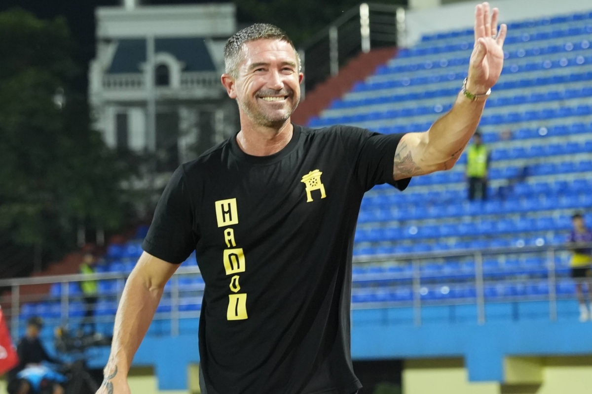 HLV Harry Kewell chia se sau tran thang Ninh Binh