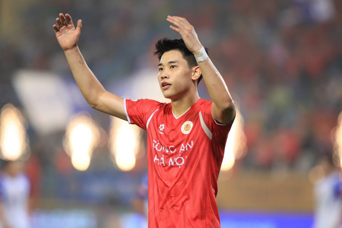 dinh Bac lap hattrick vao luoi CLB SLNA