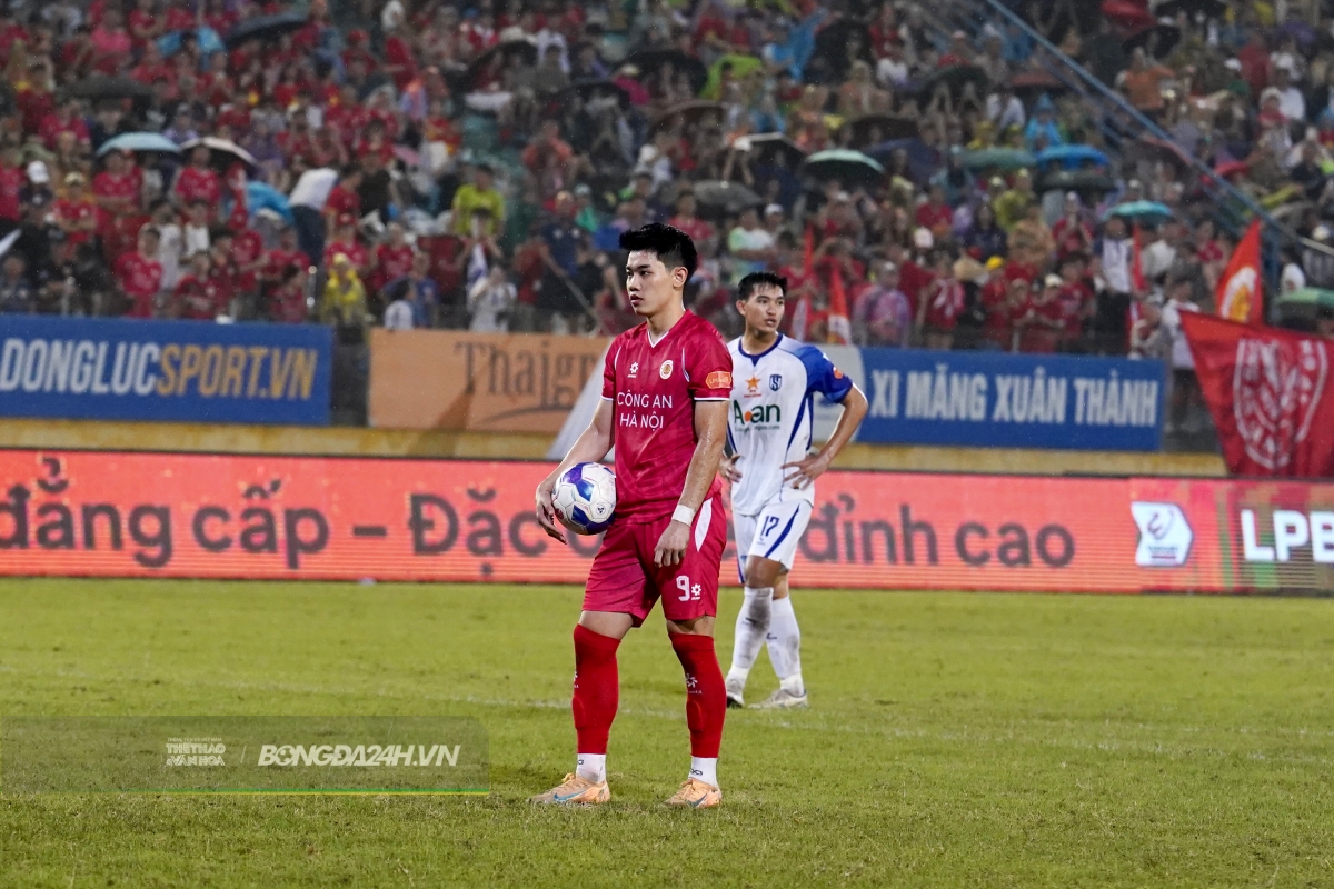 Đình Bắc gieo sầu, Cao Văn Bình có ngày thi đấu khó quên 3