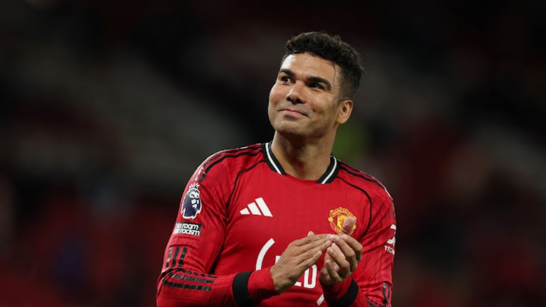 Casemiro thi dau an tuong trong chien thang cua MU truoc Brentford.