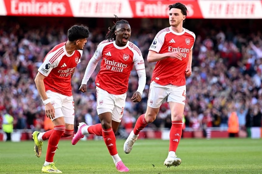 Arsenal buoc vao giai doan quyet dinh mua giai