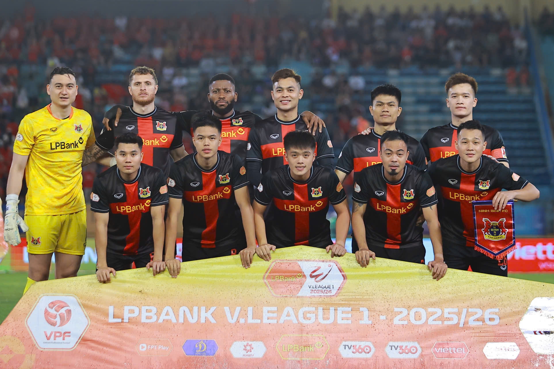 Trọng tài Hàn định đoạt đại chiến Viettel vs Ninh Bình 1