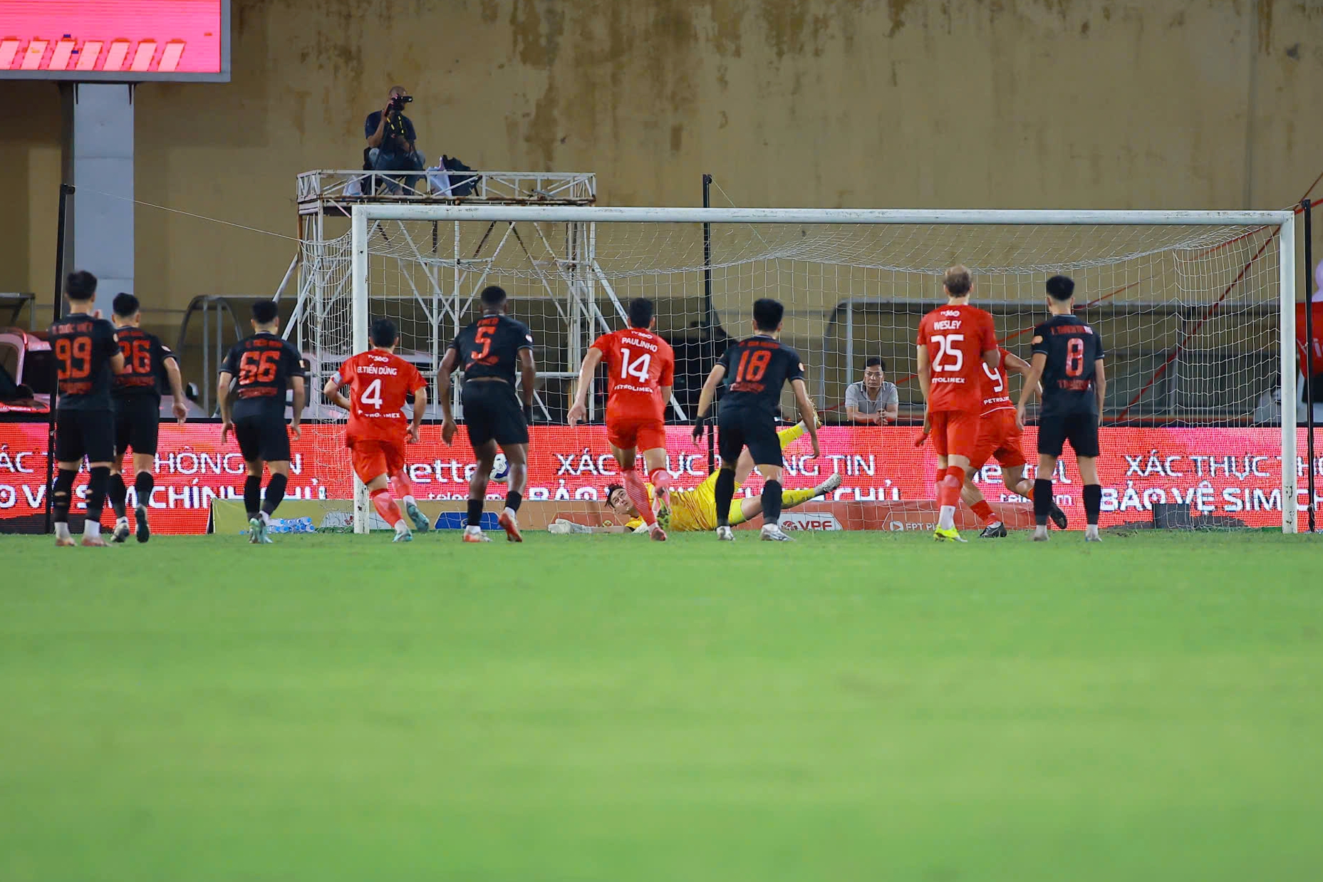 Trọng tài Hàn định đoạt đại chiến Viettel vs Ninh Bình 5
