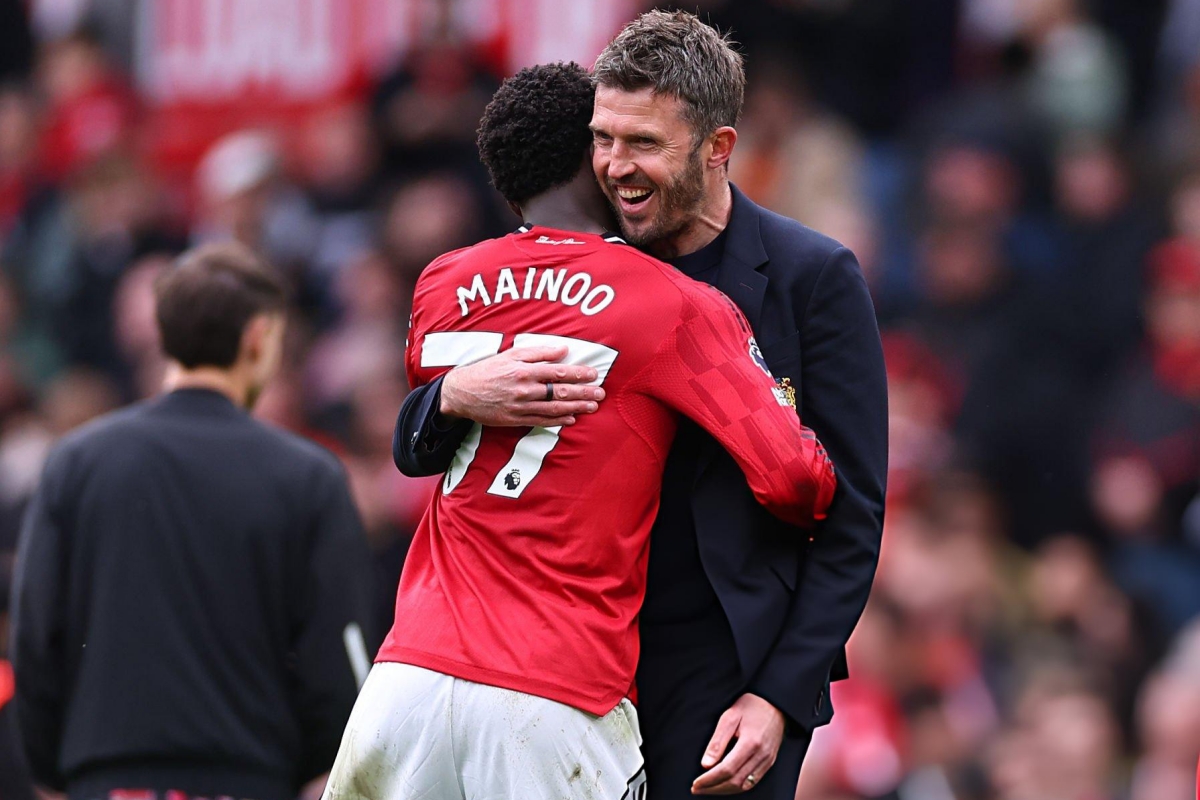 Mainoo tri ân Carrick sau bàn thắng kết liễu Liverpool 1
