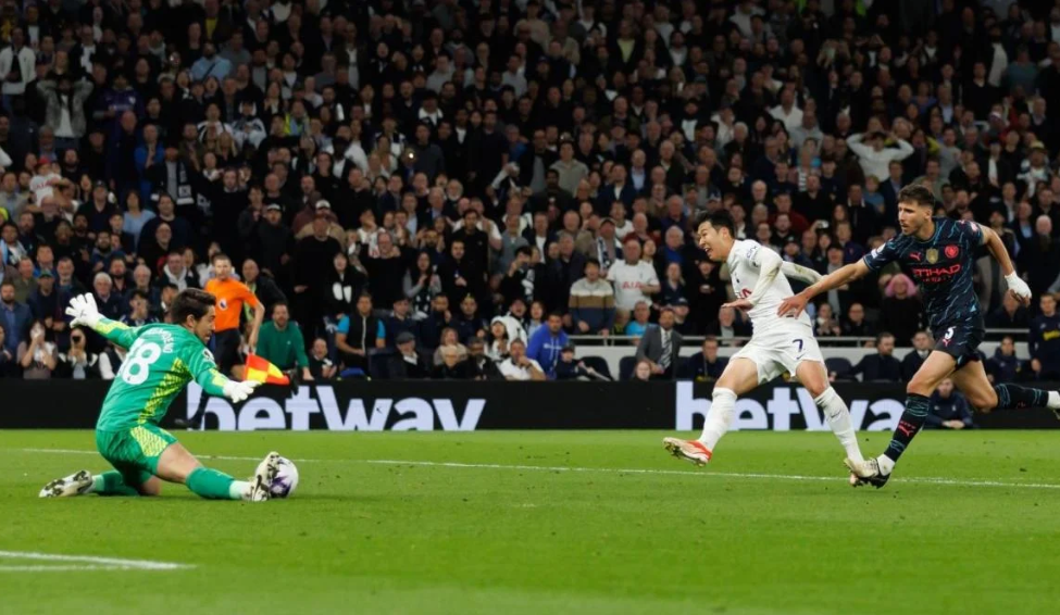 Cả Premier league hướng về Derby London West Ham - Arsenal Ngày mà Tottenham cay đắng cổ vũ tử địch 4