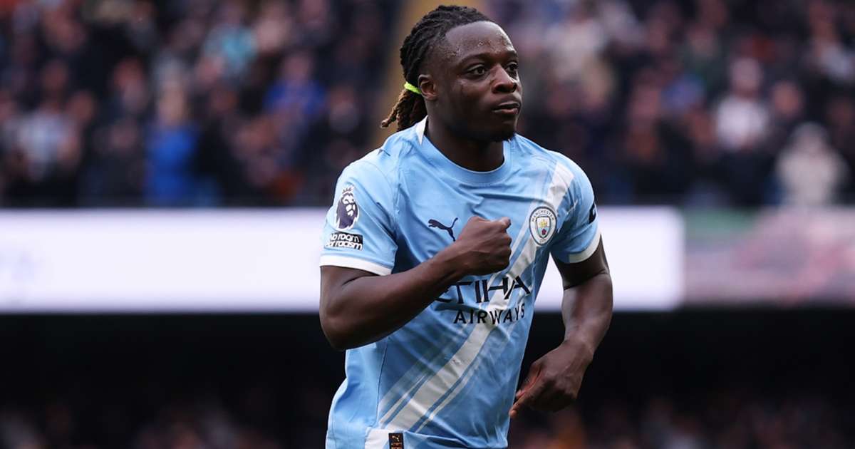 Jeremy Doku cam kết tương lai với Manchester City bằng một hợp đồng dài hạn 1