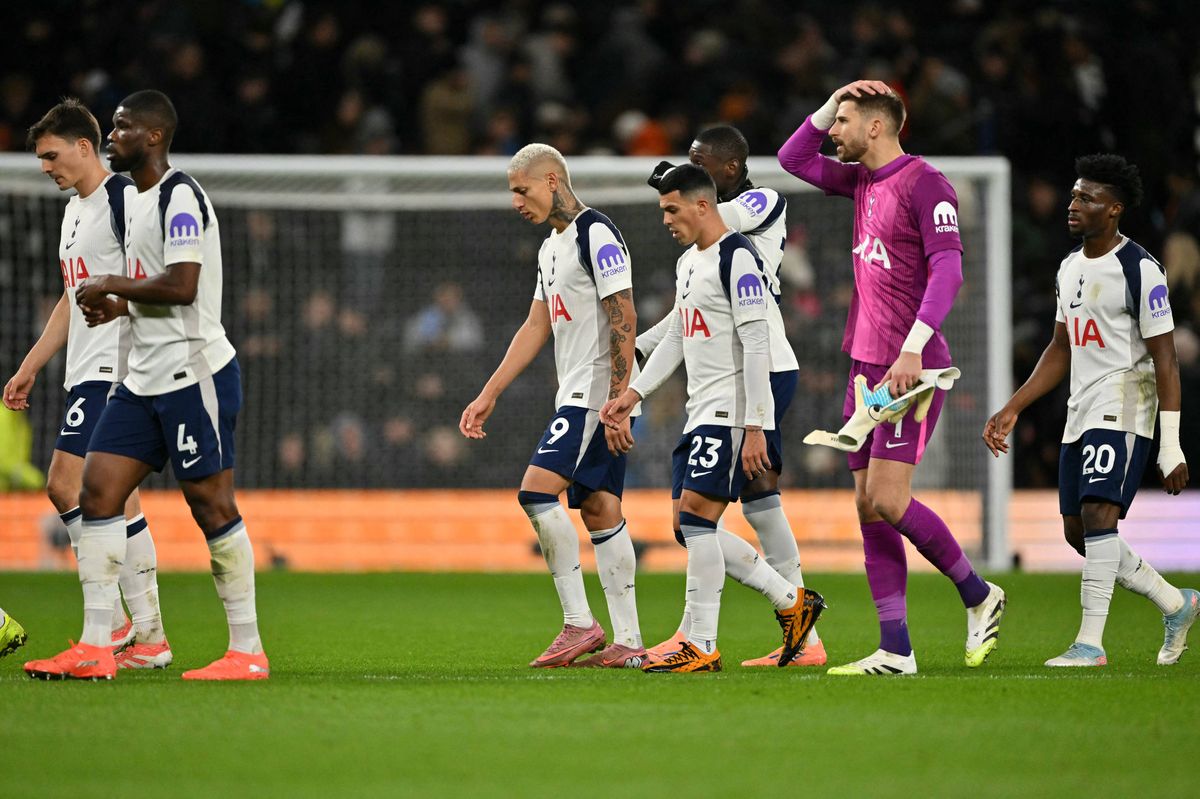 Cả Premier league hướng về Derby London West Ham - Arsenal Ngày mà Tottenham cay đắng cổ vũ tử địch 3