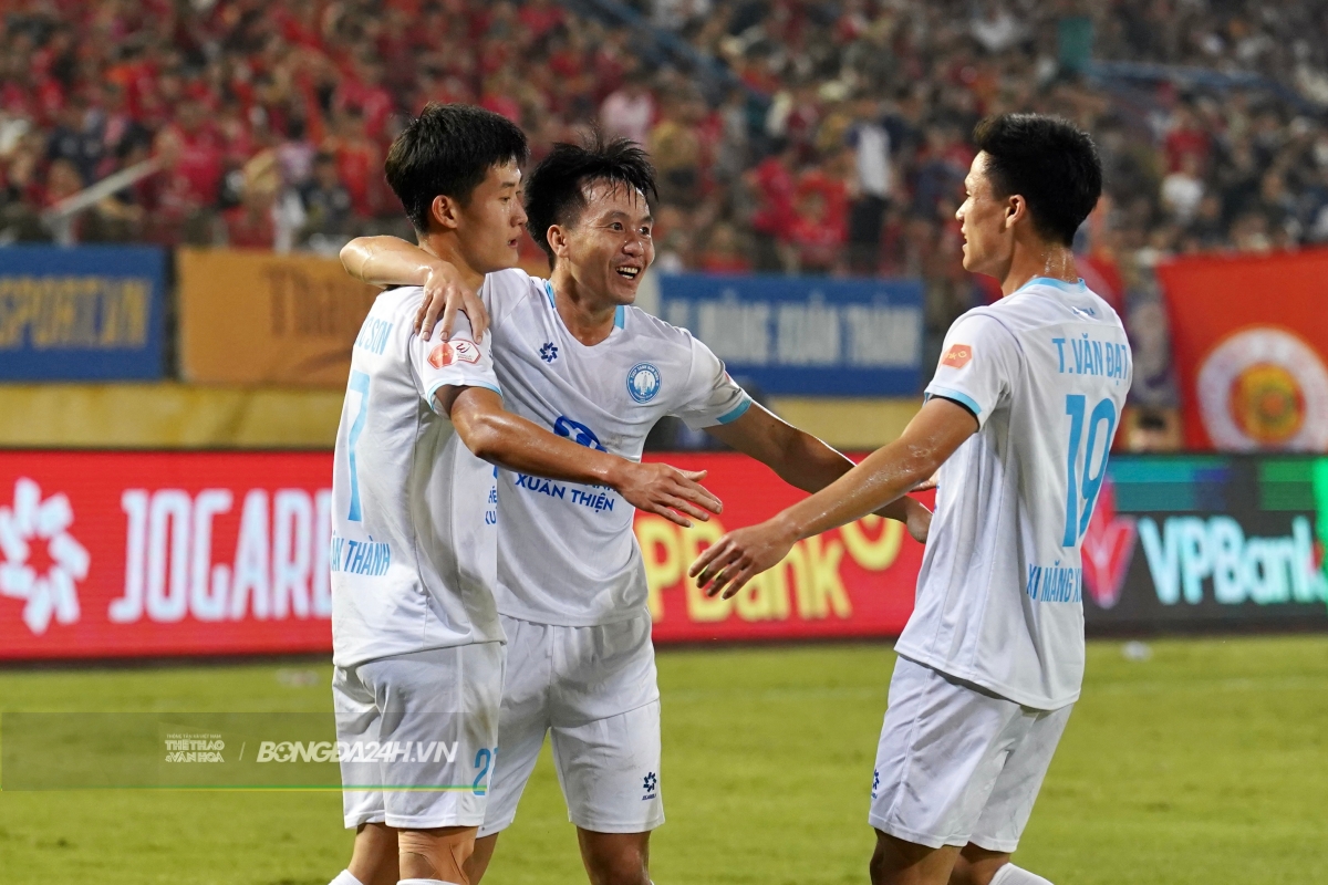 Ngày thi đấu khó khăn của cựu thủ môn U23 Việt Nam 6