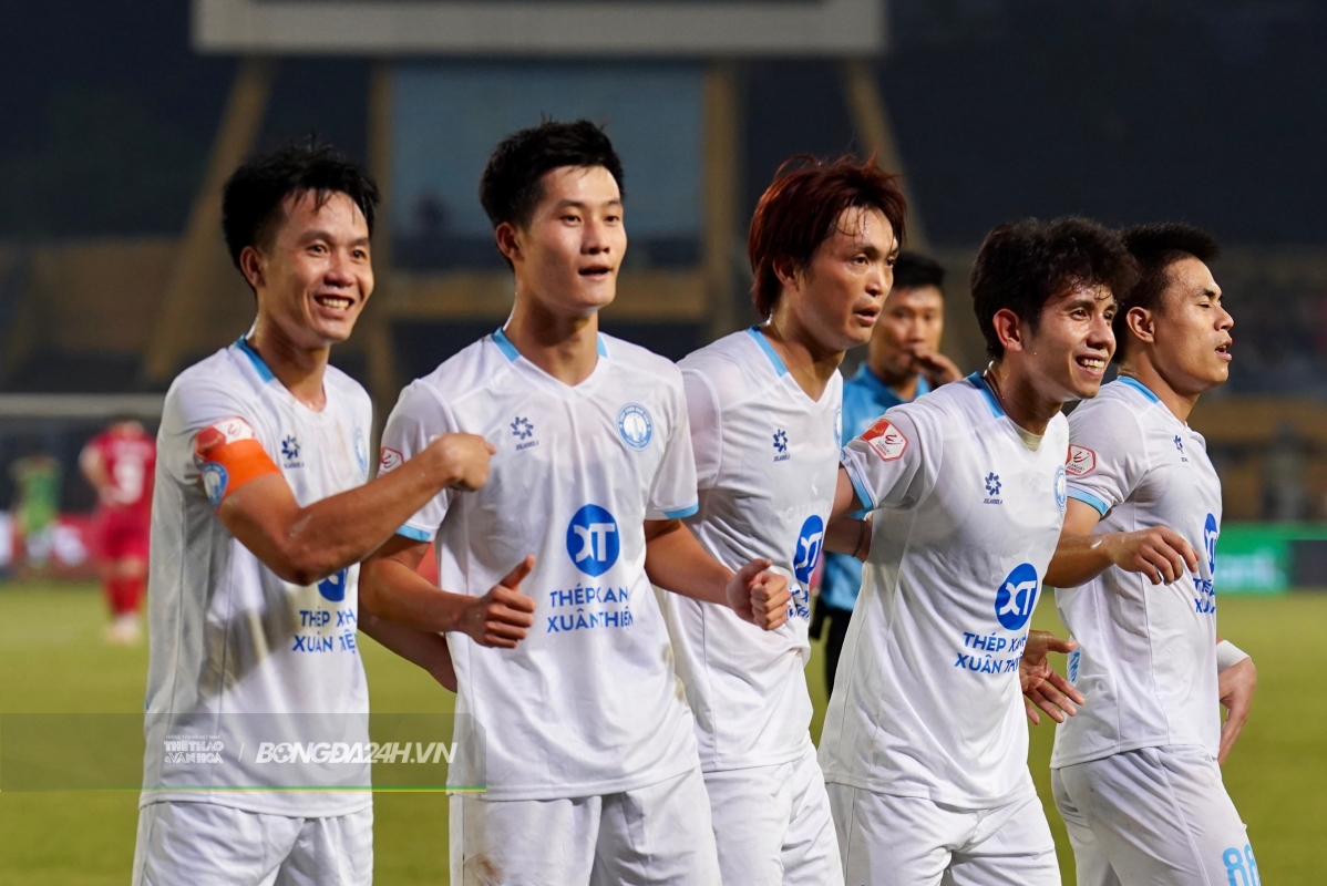 Ngày thi đấu khó khăn của cựu thủ môn U23 Việt Nam 7