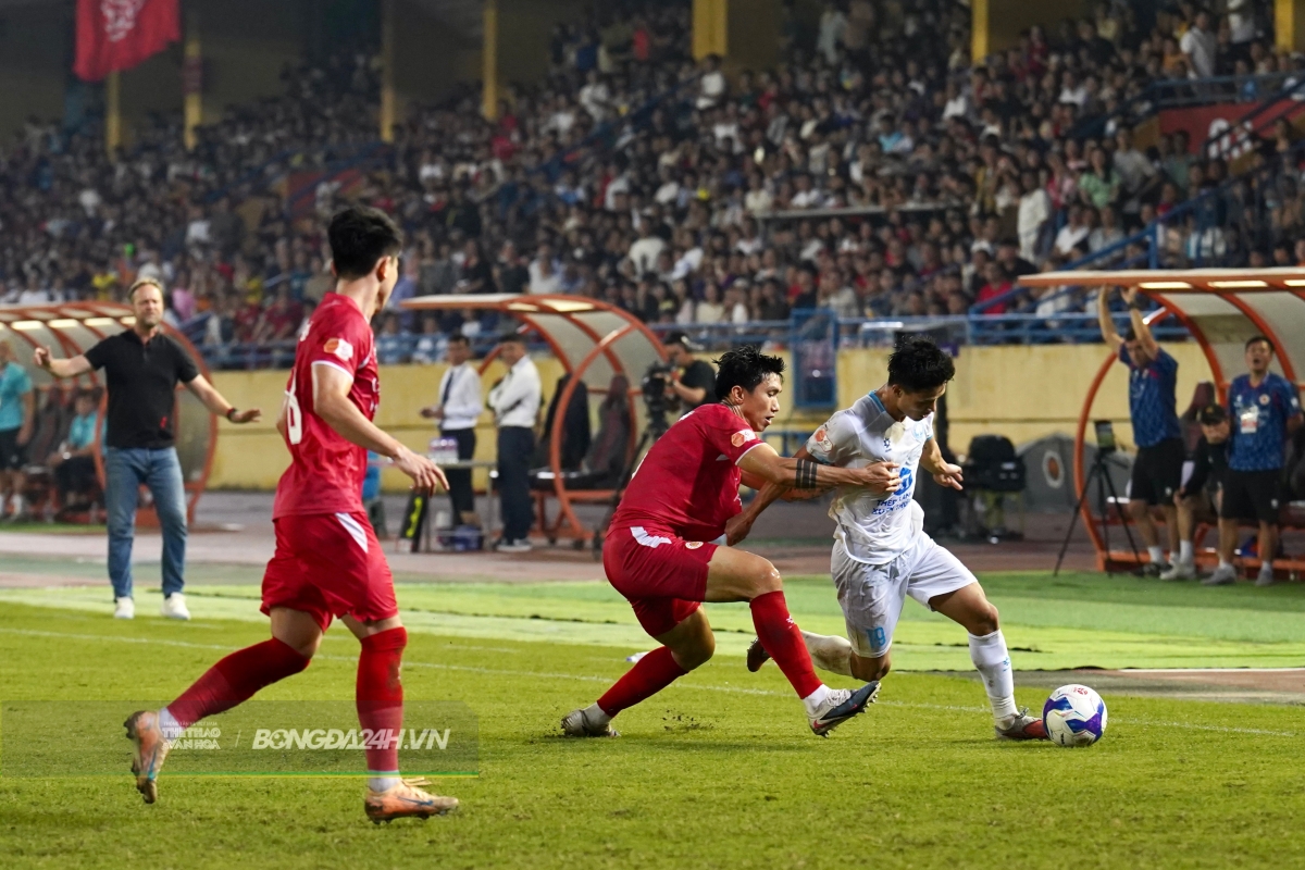 Đình Bắc, Việt Anh đưa Công an Hà Nội áp sát ngôi vương 6