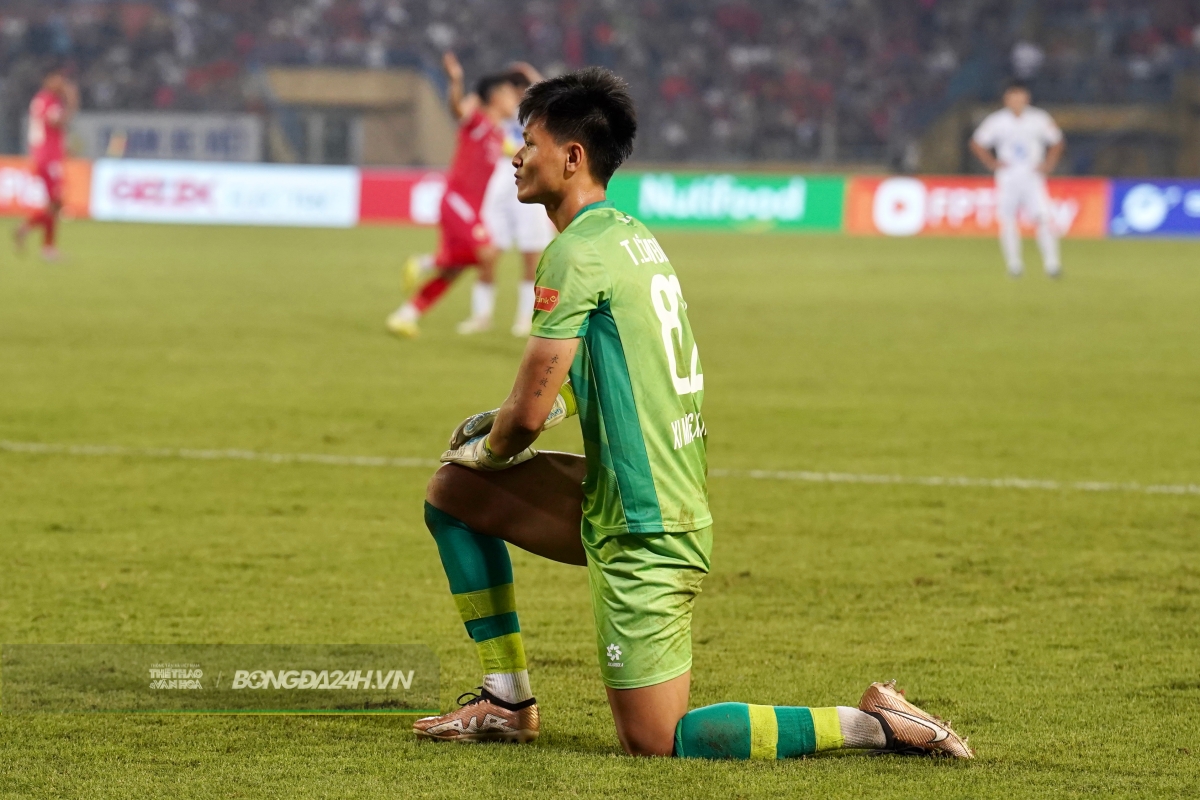 Ngày thi đấu khó khăn của cựu thủ môn U23 Việt Nam 2