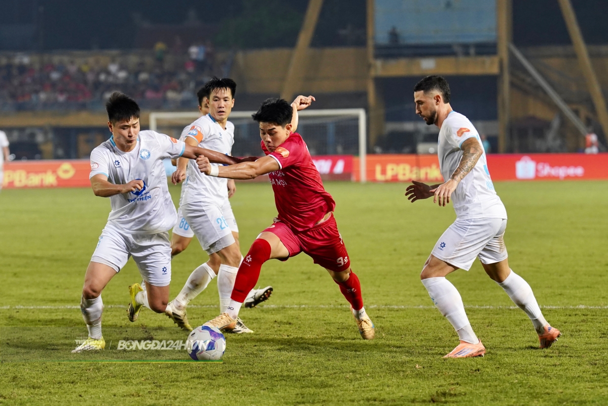 Đình Bắc, Việt Anh đưa Công an Hà Nội áp sát ngôi vương 2