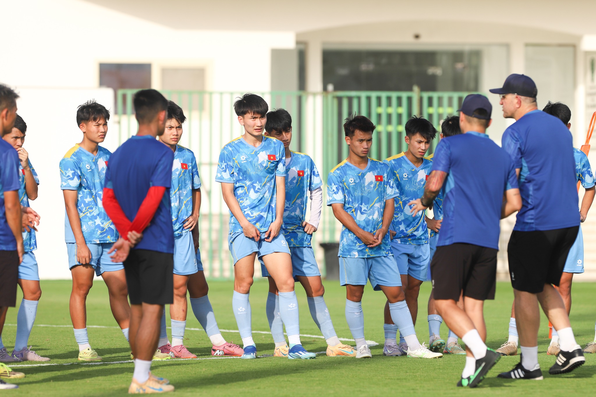 U17 Việt Nam tích cực tập luyện cho trận đấu với UAE U17 Viet Nam tich cuc tap luyen cho tran dau voi UAE