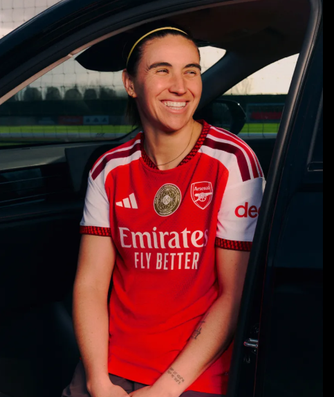 Arsenal chính thức công bố áo đấu sân nhà ở mùa giải 202627 2