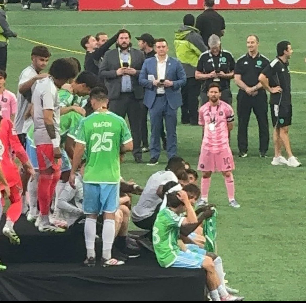 Đẳng cấp của Leo Messi ở những lần thất bại 1