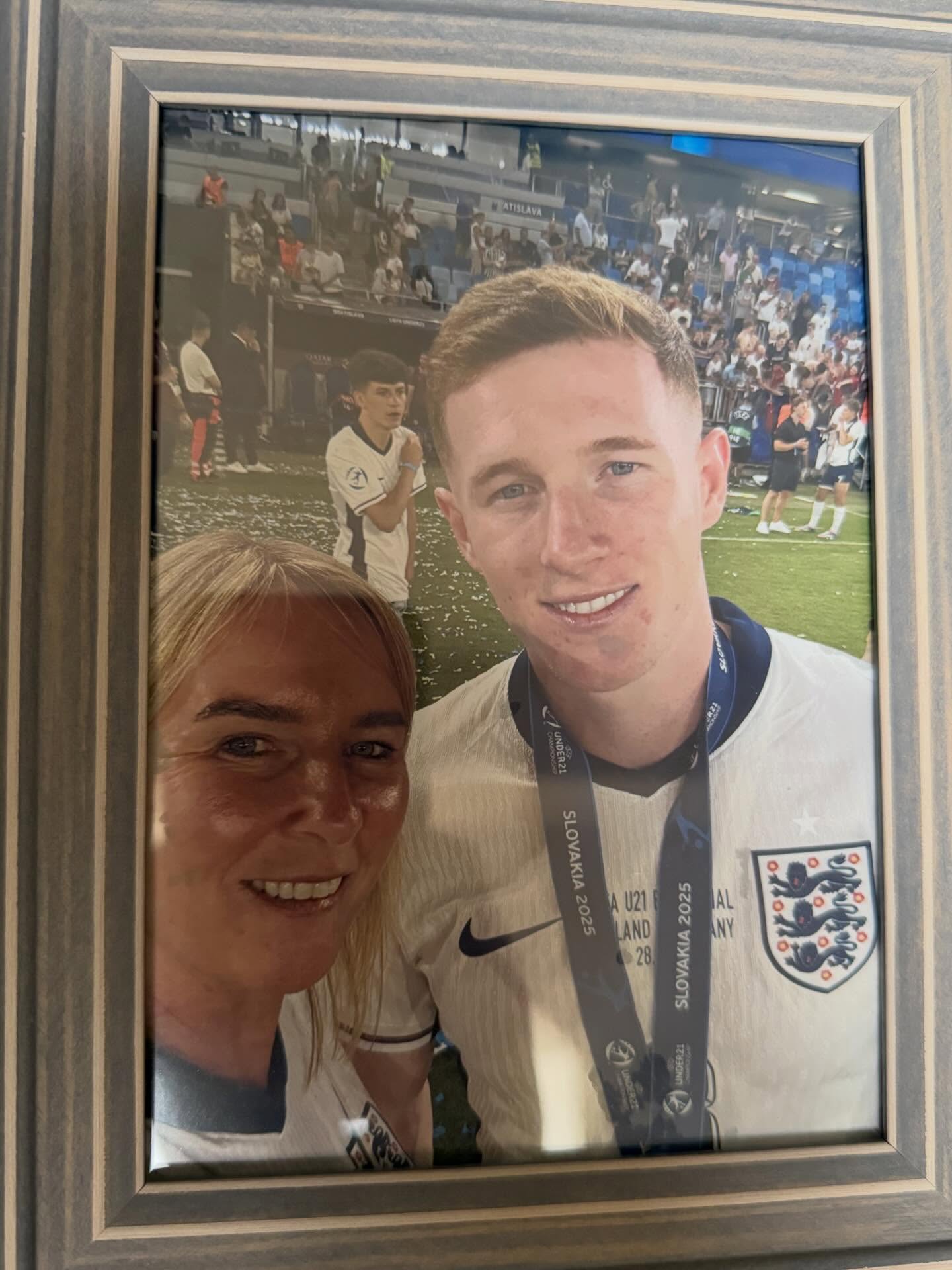 Anderson nghẹn ngào báo tin dự World Cup cho mẹ quá cố 1