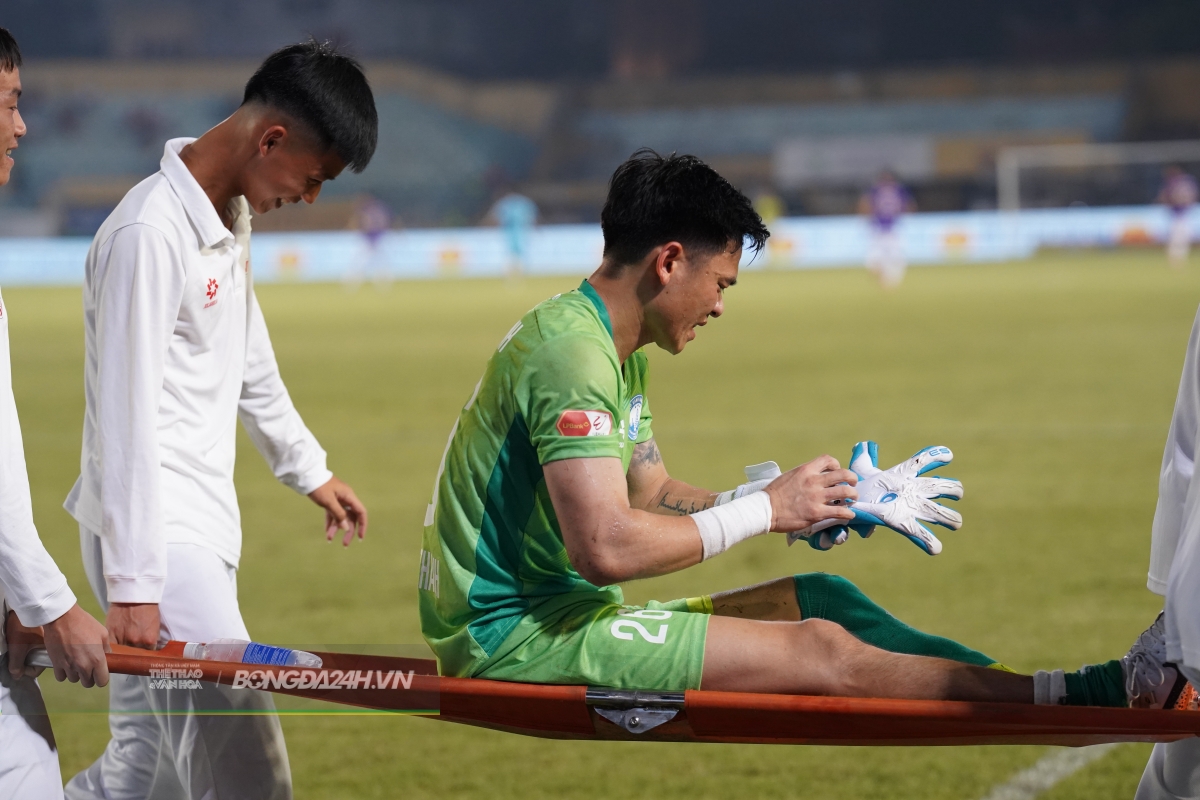 Thủ môn “đóng thế” bất lực nhìn Nam Định đánh rơi 1 điểm 5