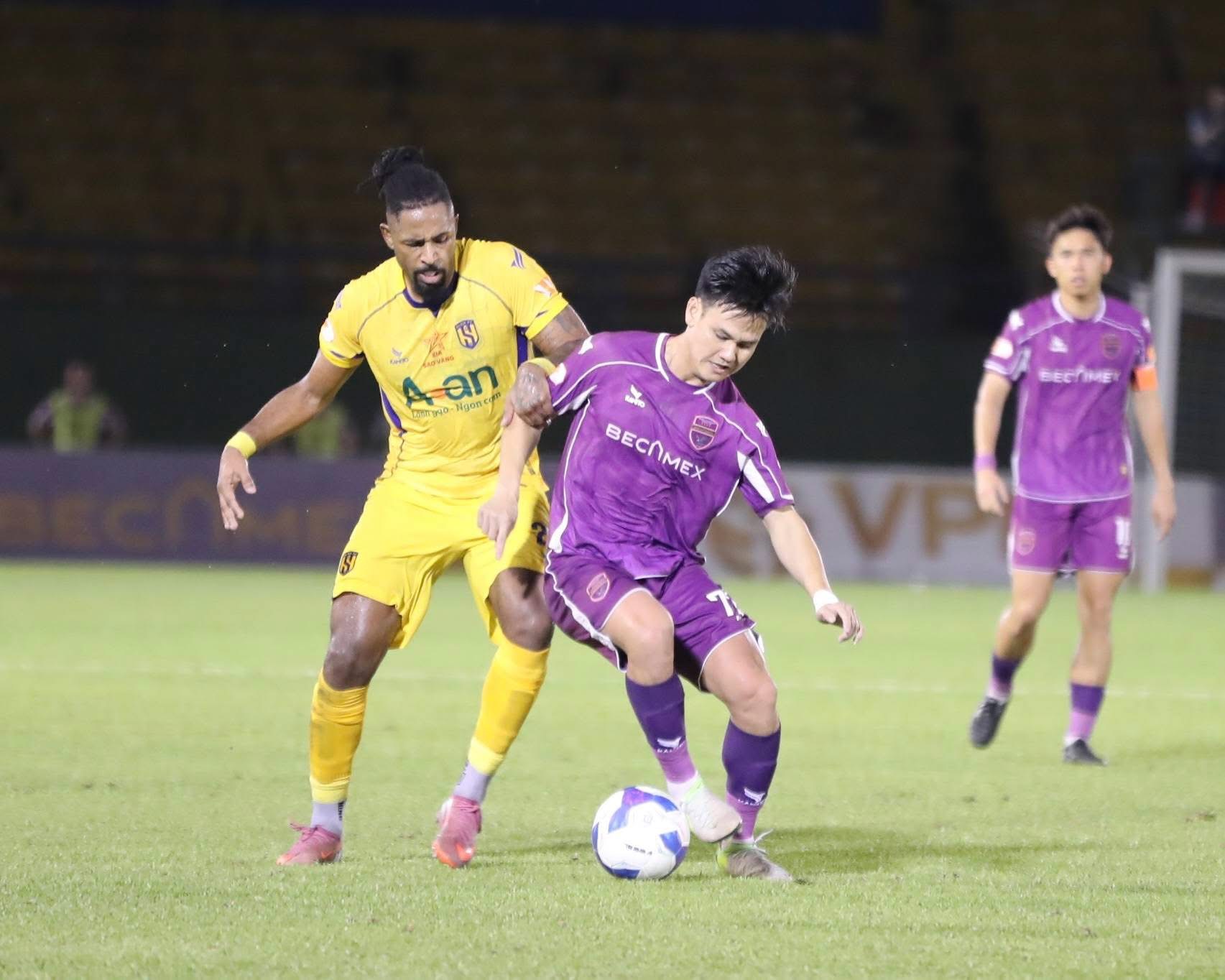 Tuyển thủ Hồ Tấn Tài nghỉ hết V.League Tuyen thu Ho Tan Tai nghi het V.League