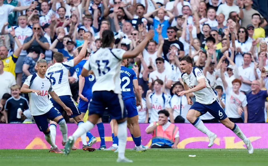 Khoảnh khắc trái ngược giữa West Ham và Tottenham 2