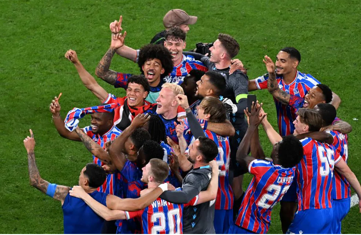 Nhìn lại màn ăn mừng chức vô địch Conference League của Crystal Palace 2