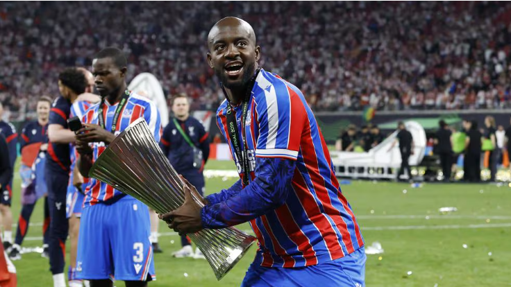 Nhìn lại màn ăn mừng chức vô địch Conference League của Crystal Palace 4