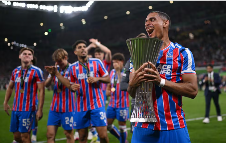 Nhìn lại màn ăn mừng chức vô địch Conference League của Crystal Palace 5