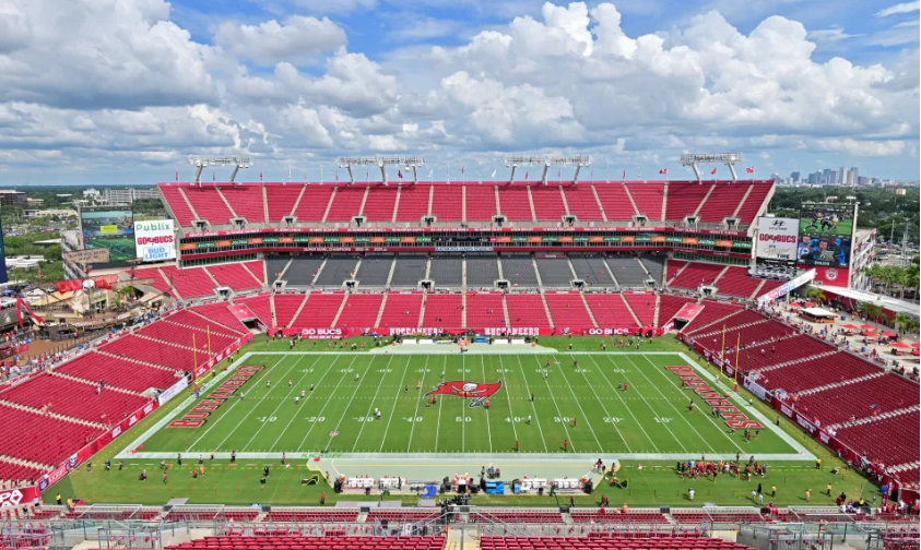 San van dong cua doi Tampa Bay Buccaneers se la noi dien ra tran dau khoi dong.