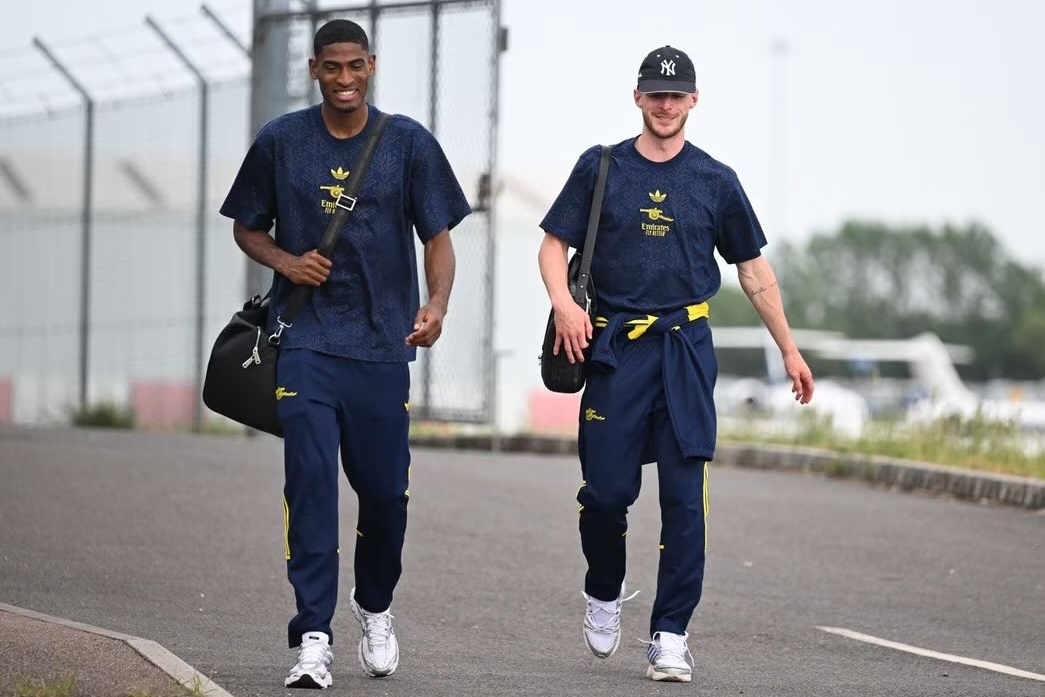 Cac cau thu Arsenal da co mat tai Budapest