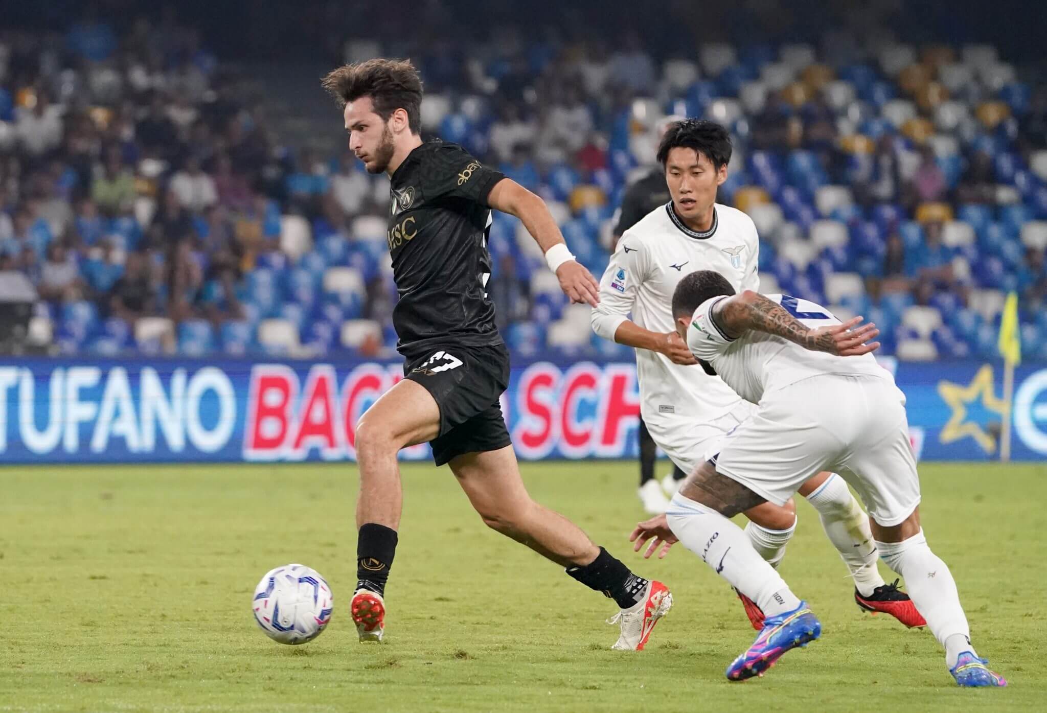Khvicha Kvaratskhelia Từ cậu bé ngồi chờ táo lớn đến chức vô địch Champions League thứ hai liên tiếp 6