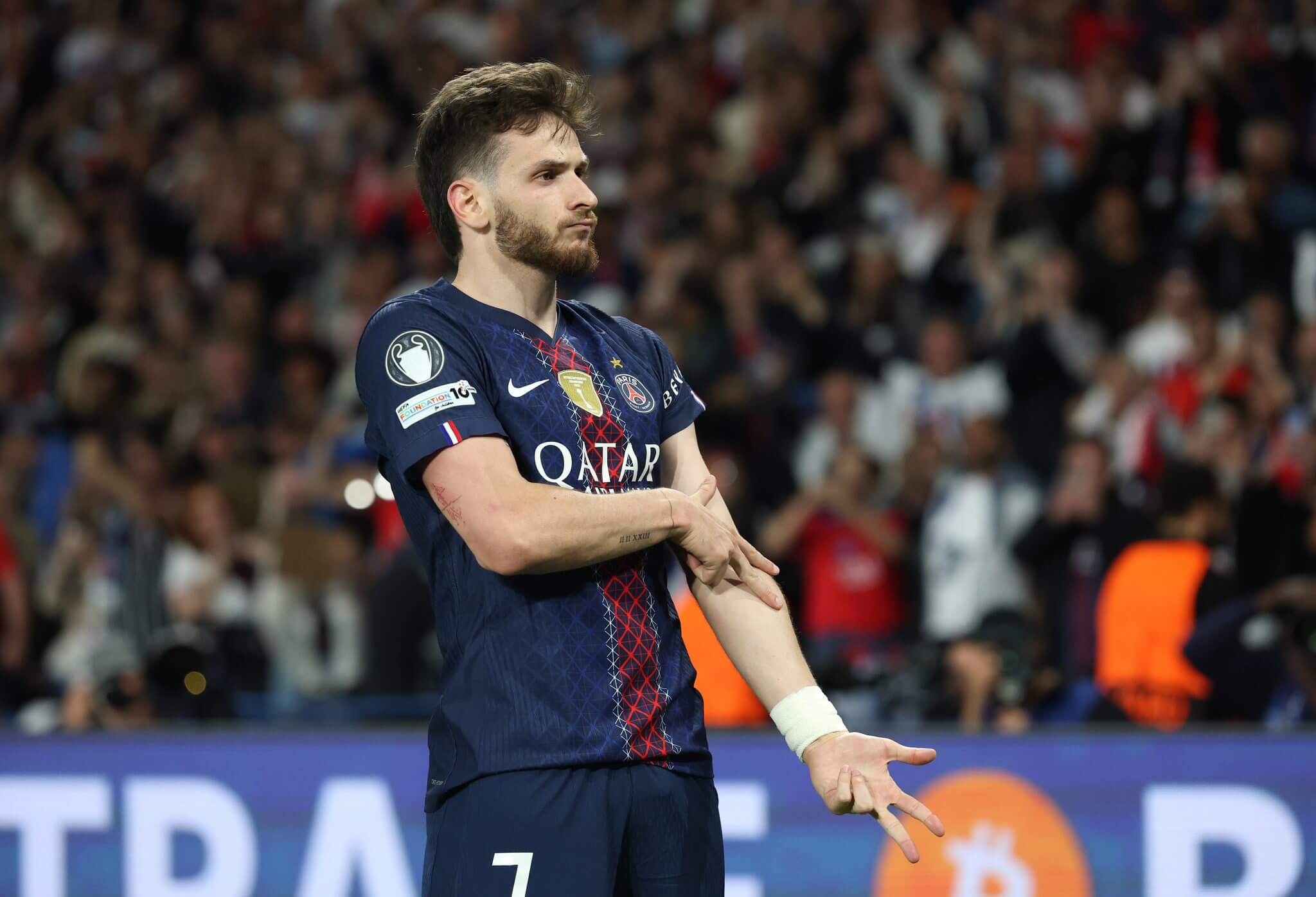 Khvicha Kvaratskhelia Từ cậu bé ngồi chờ táo lớn đến chức vô địch Champions League thứ hai liên tiếp 5
