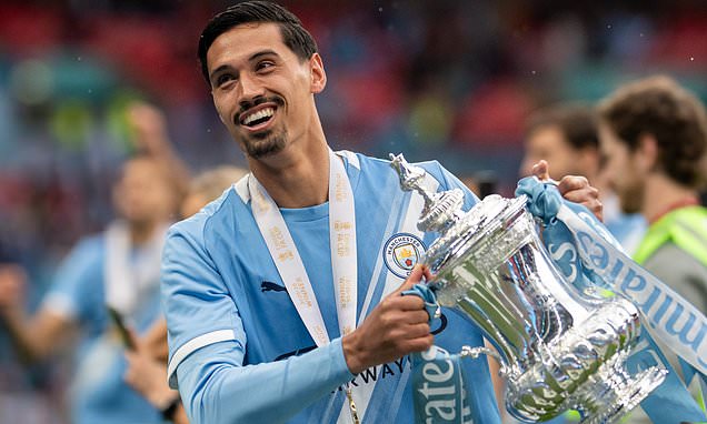 Sao Man City cổ vũ Indonesia trước đại chiến Việt Nam 1