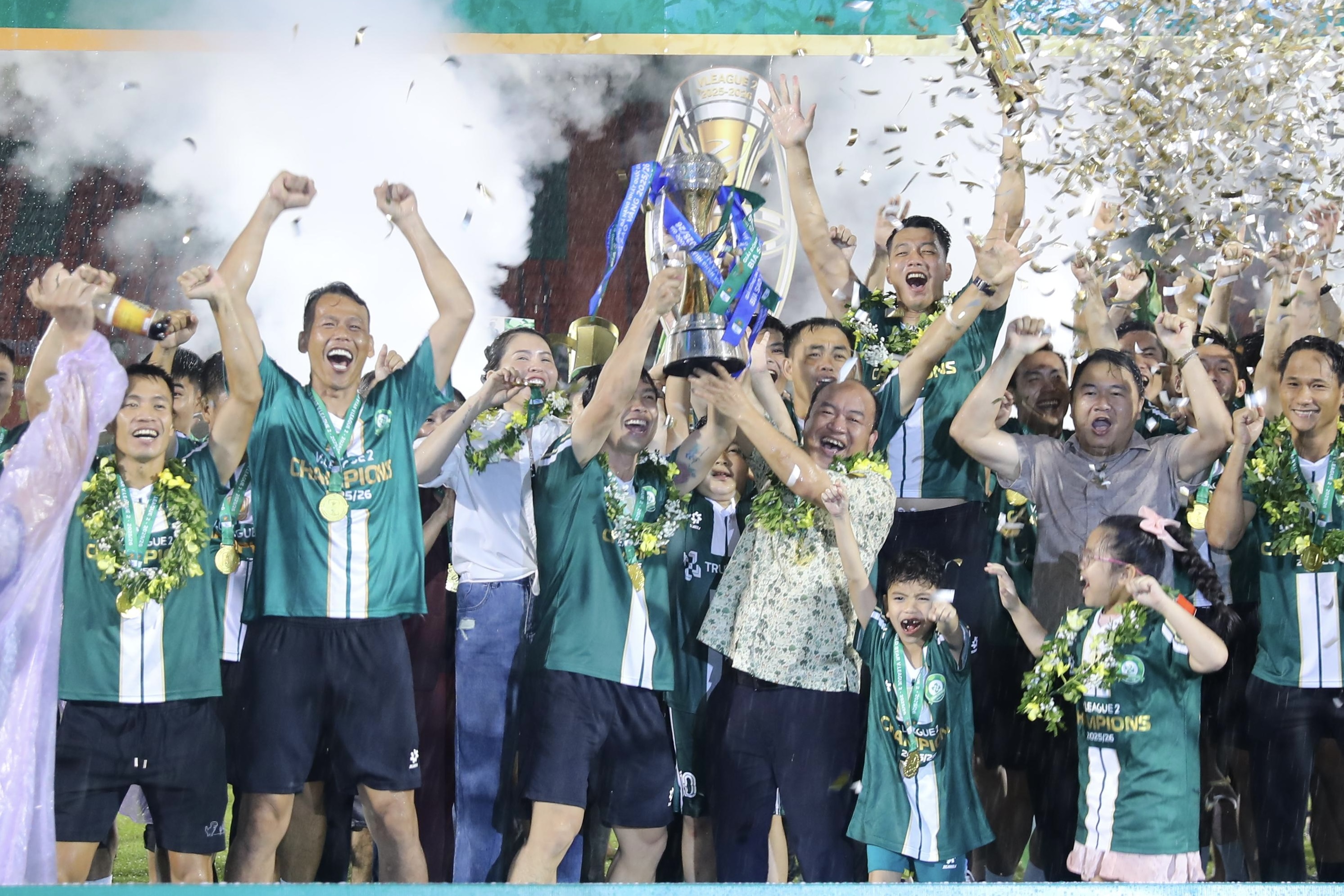 Công Phượng nâng cao danh hiệu đầu tiên sau 11 năm đá chuyên nghiệp Cong Phuong nang cao danh hieu dau tien sau 11 nam da chuyen nghiep