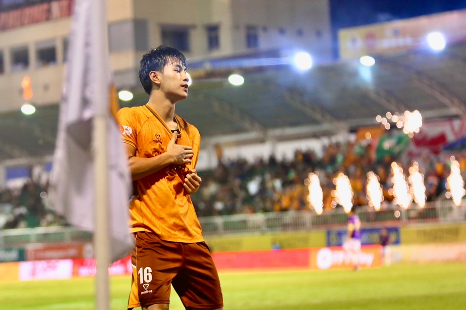 Trần Gia Bảo - sao mai phố núi khiến Hà Nội FC phải cúi đầu trước HAGL 2 Trần Gia Bảo - sao mai phố núi khiến Hà Nội FC phải cúi đầu trước HAGL 2