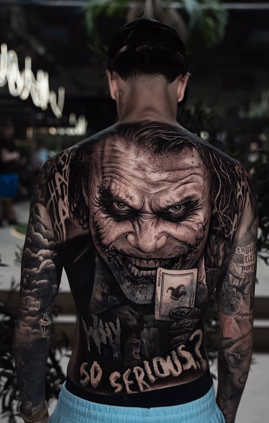 Garnacho gây chú ý với hình xăm Joker phủ kín lưng 1