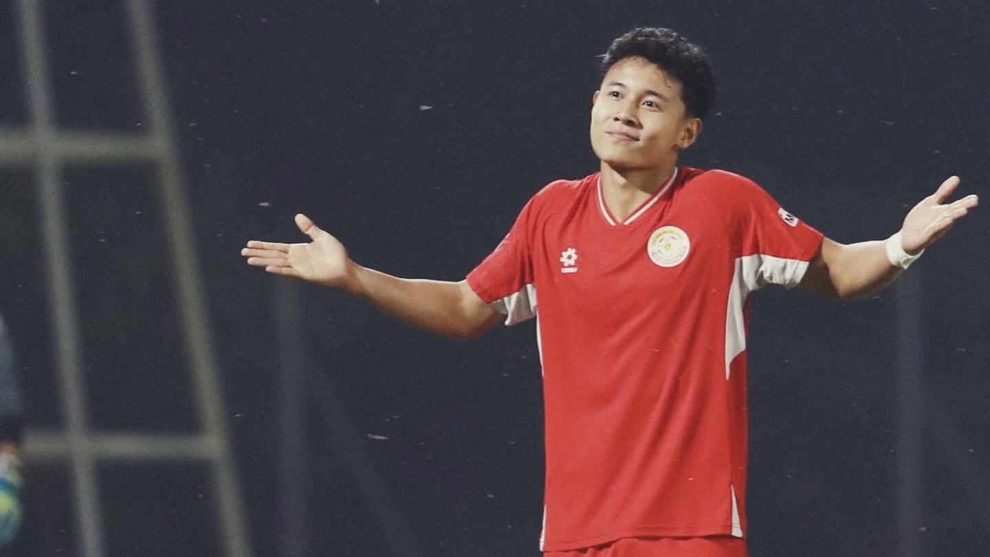 Thu quan U19 Viet Nam Nguyen Quoc Khanh co trinh do noi tieng anh luu loat