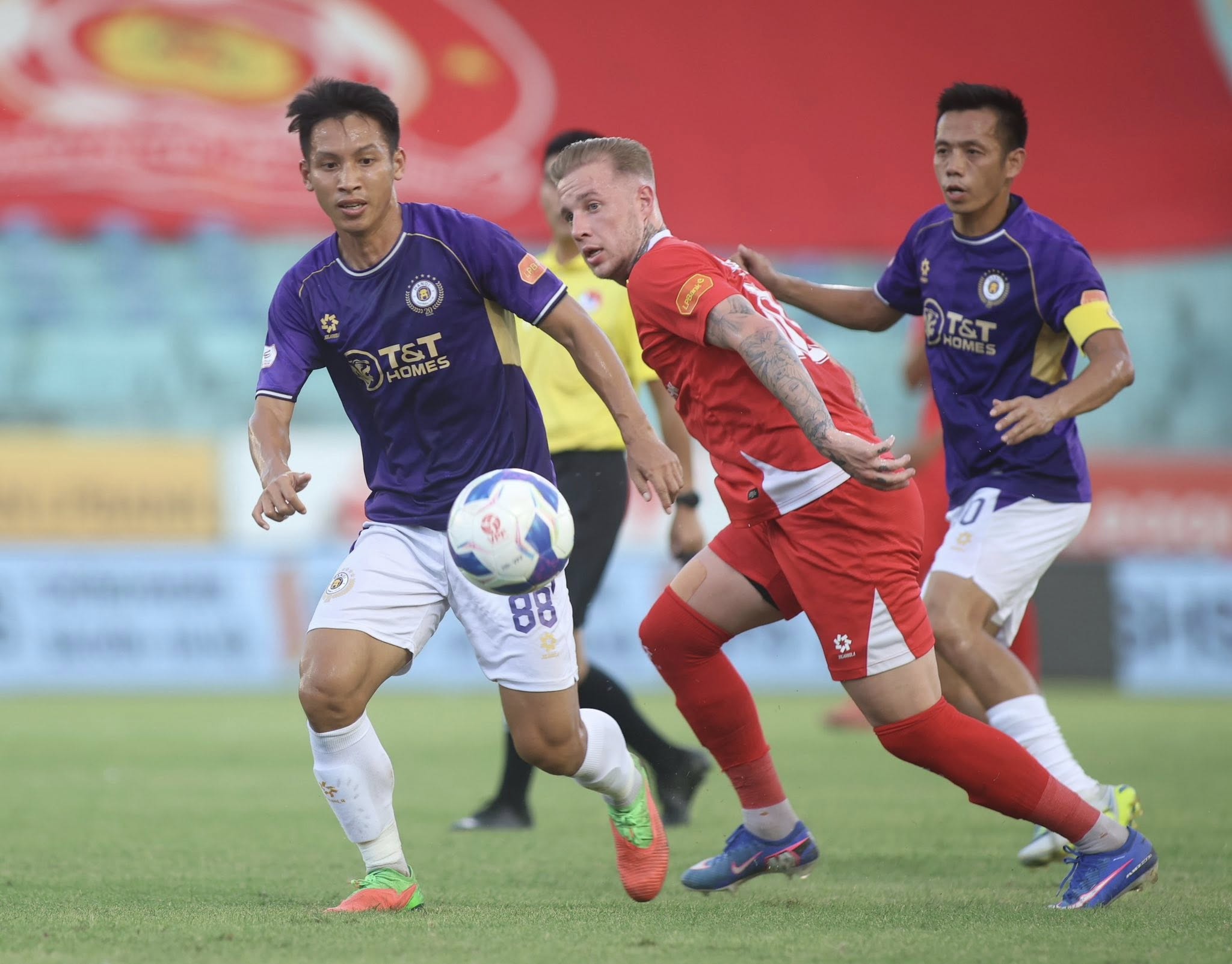 CLB Ha Noi gay that vong lon o mua giai 20252026