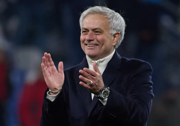 Jose Mourinho hoàn tất 2 bản hợp đồng lớn trước khi ra mắt Real Madrid. Jose Mourinho hoan tat 2 ban hop dong lon truoc khi ra mat Real Madrid.