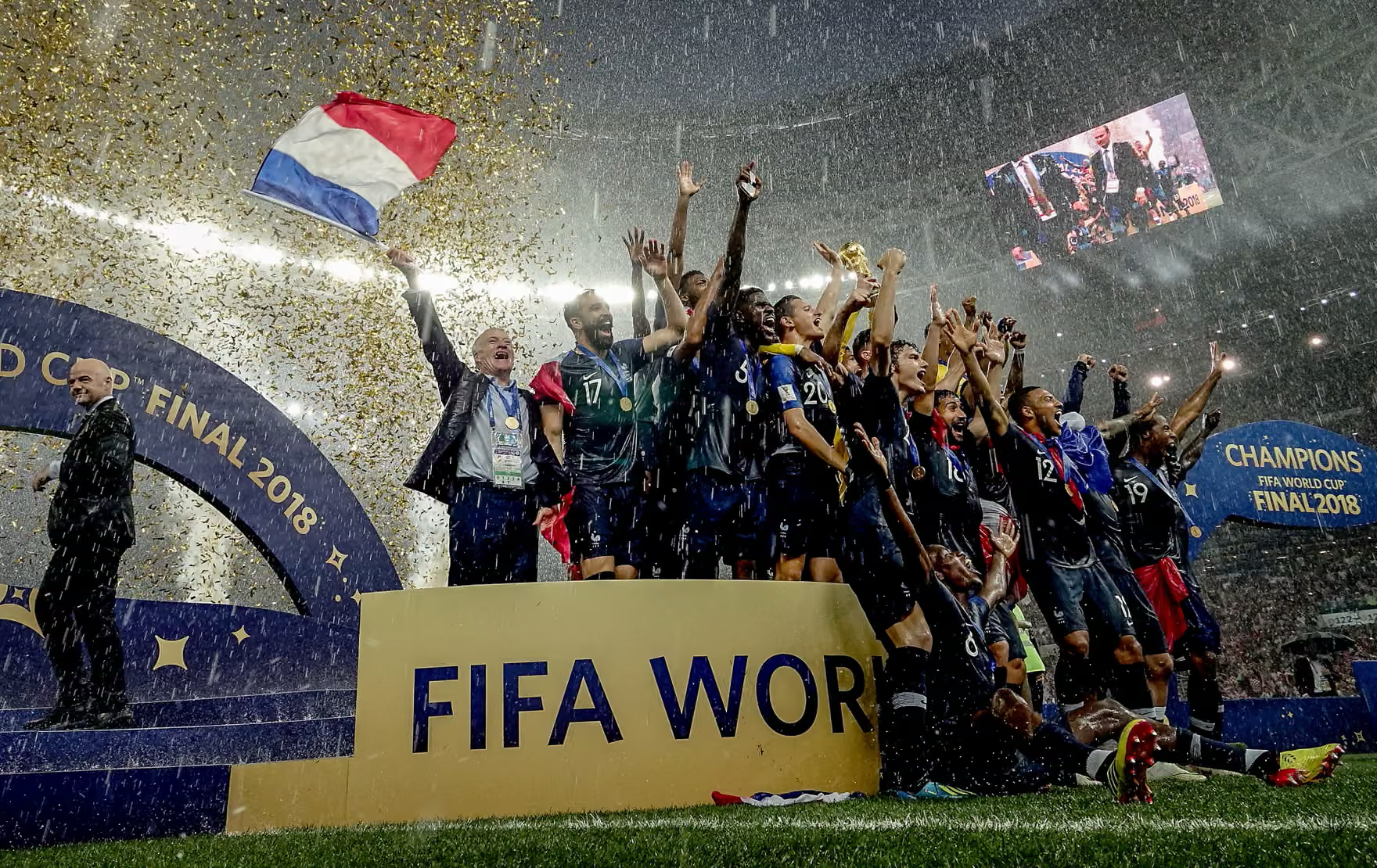 Didier Deschamps Ở nước ngoài, có lẽ tôi nhận được nhiều sự tôn trọng hơn 1 Didier Deschamps Ở nước ngoài, có lẽ tôi nhận được nhiều sự tôn trọng hơn 1