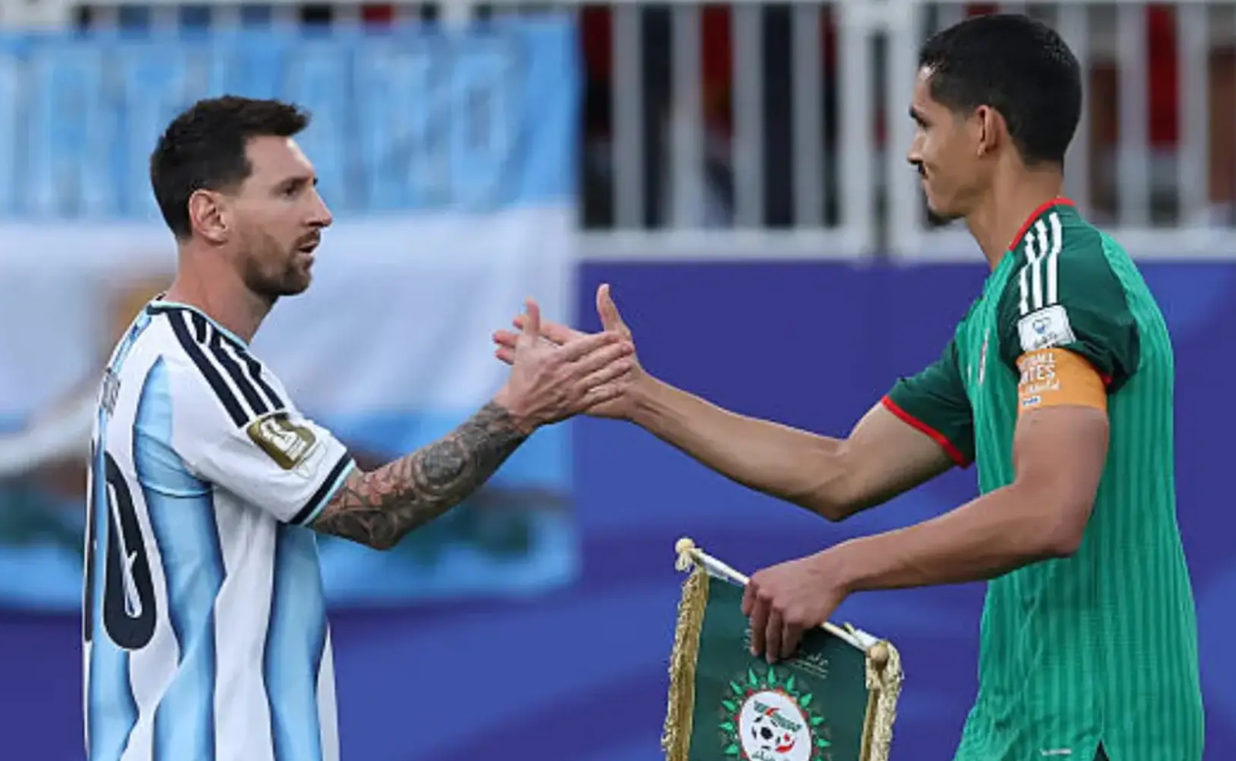 Aissa Mandi het loi khen ngoi Messi