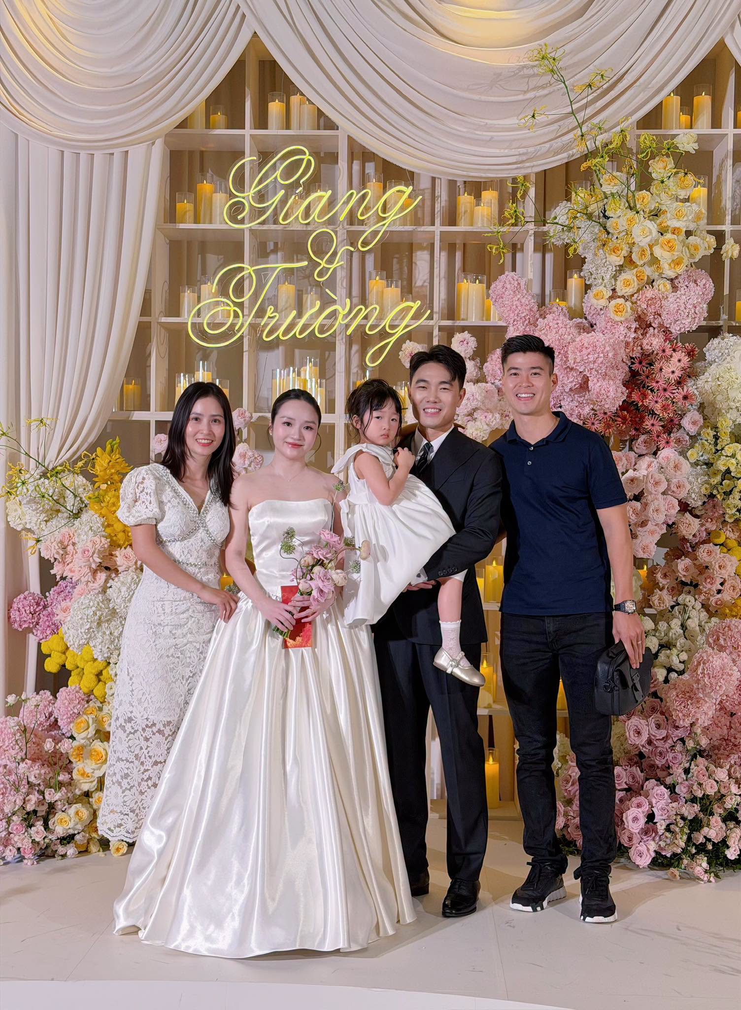 Tiền vệ Lương Xuân Trường tổ chức đám cưới sau 5 năm đính hôn 1 Tiền vệ Lương Xuân Trường tổ chức đám cưới sau 5 năm đính hôn 1
