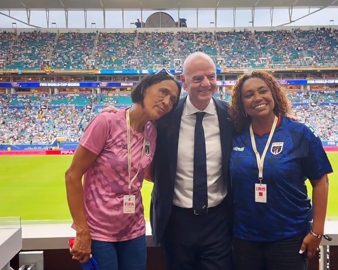 Chủ tịch FIFA đón mẹ của người hùng Cape Verde Chu tich FIFA don me cua nguoi hung Cape Verde
