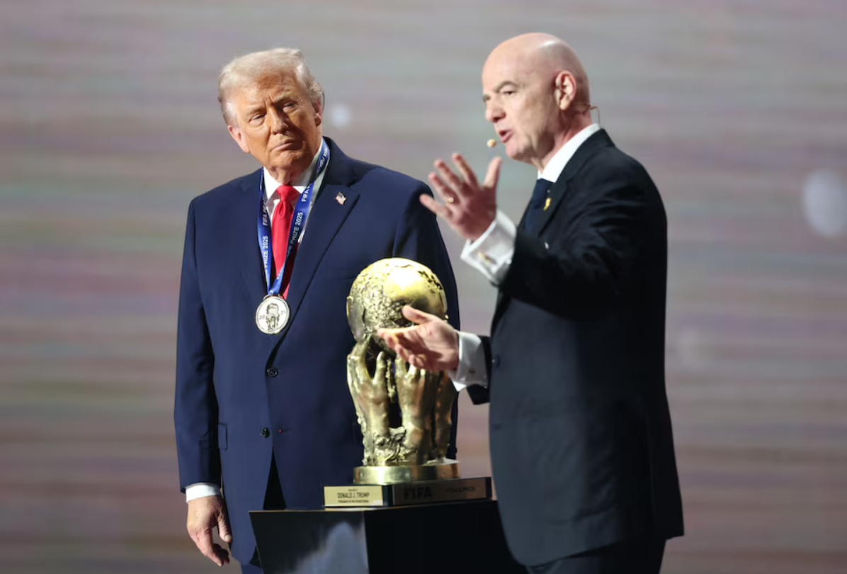 Tổng thống Mỹ Donal Trump trao cúp cho nhà vô địch World Cup 2026 Tong thong My Donal Trump trao cup cho nha vo dich World Cup 2026