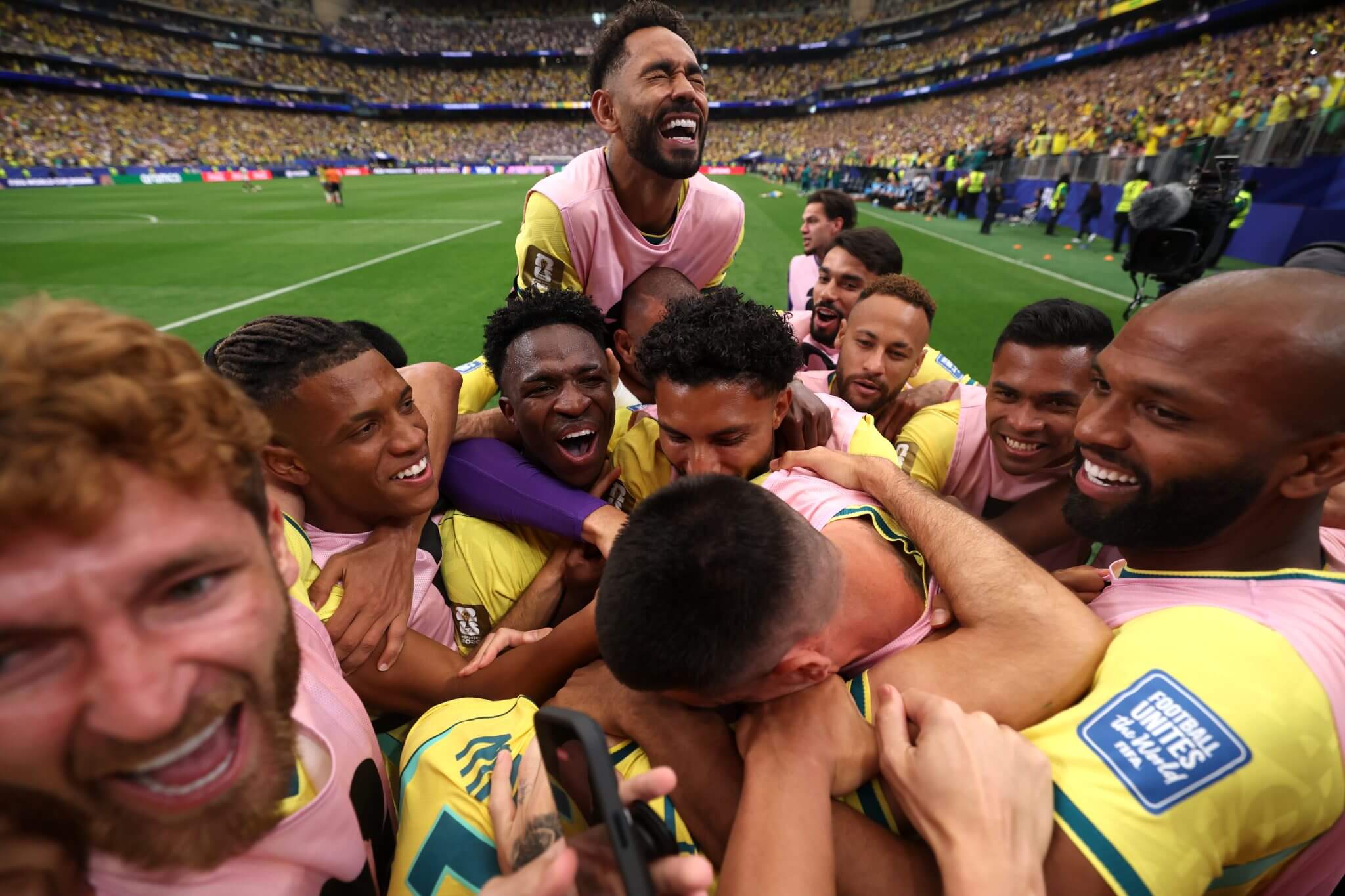 Quý ngài điềm tĩnh Carlo Ancelotti chính là liều thuốc giải cho sự hỗn loạn của Brazil 2