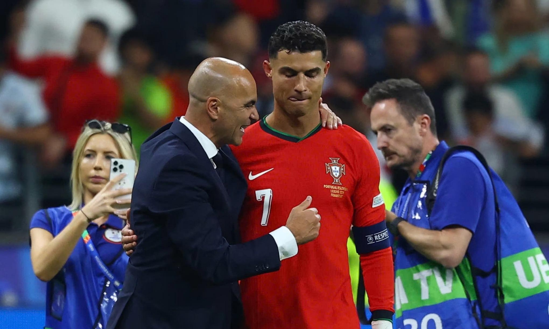 HLV Martinez bị chỉ trích vì ca ngợi Ronaldo quá mức 1