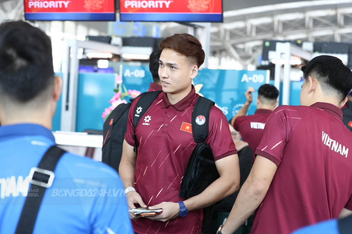 Tuyển Việt Nam được fan quây kín trong ngày sang Hàn Quốc 2 Tuyển Việt Nam được fan quây kín trong ngày sang Hàn Quốc 2