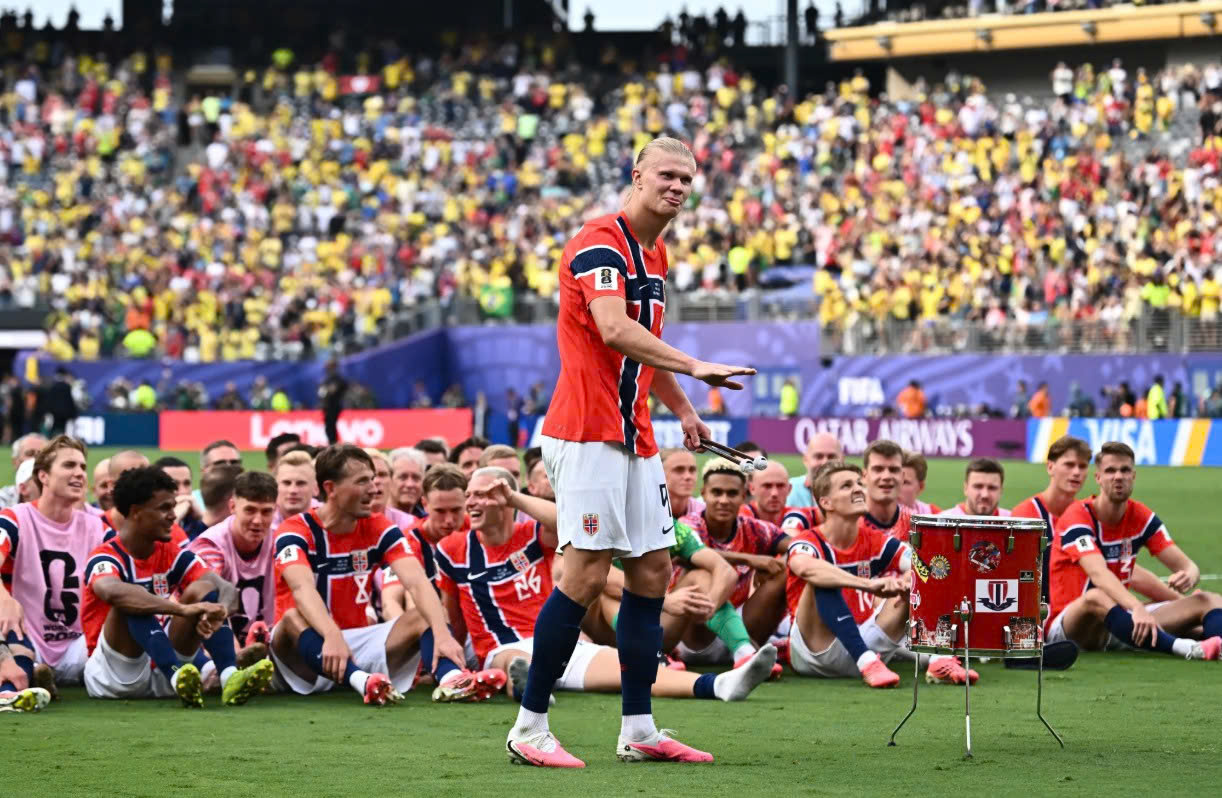 Haaland nhận đặc quyền lĩnh xướng màn ăn mừng của Na Uy sau trận thắng Brazil Haaland nhan dac quyen linh xuong man an mung cua Na Uy sau tran thang Brazil