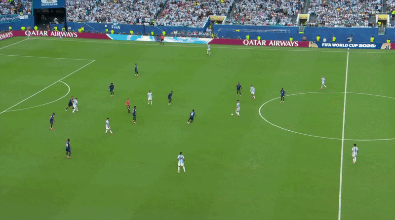 Những bước đi bộ thong thả của Lionel Messi nguy hiểm đến mức nào 9