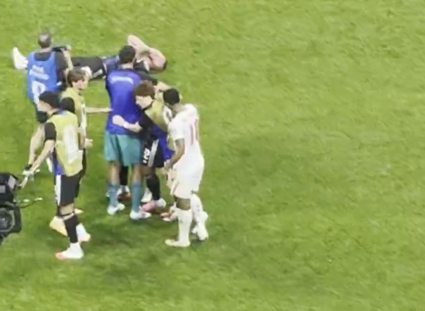 Jude Bellingham có thể bị treo giò vì tát cầu thủ của Argentina 2