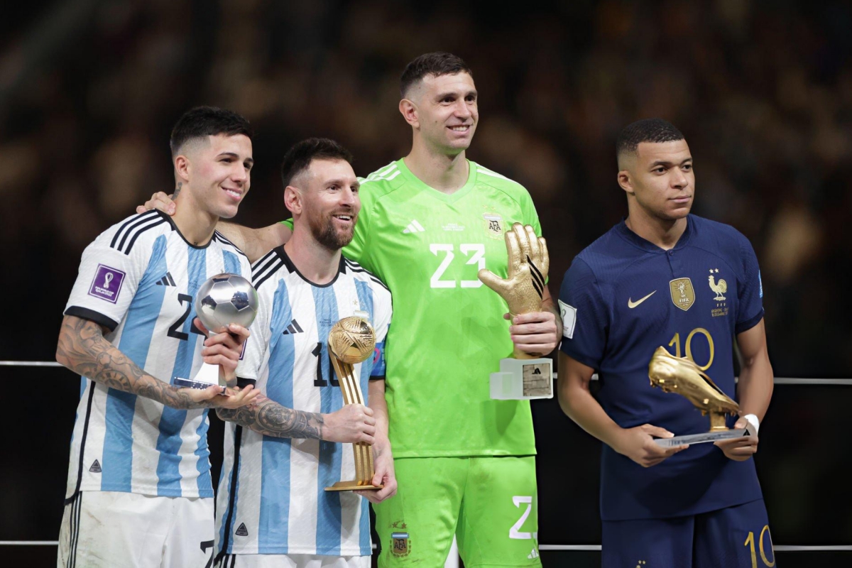 Cuộc hẹn 10 năm của Enzo Fernandez 2 Cuộc hẹn 10 năm của Enzo Fernandez 2