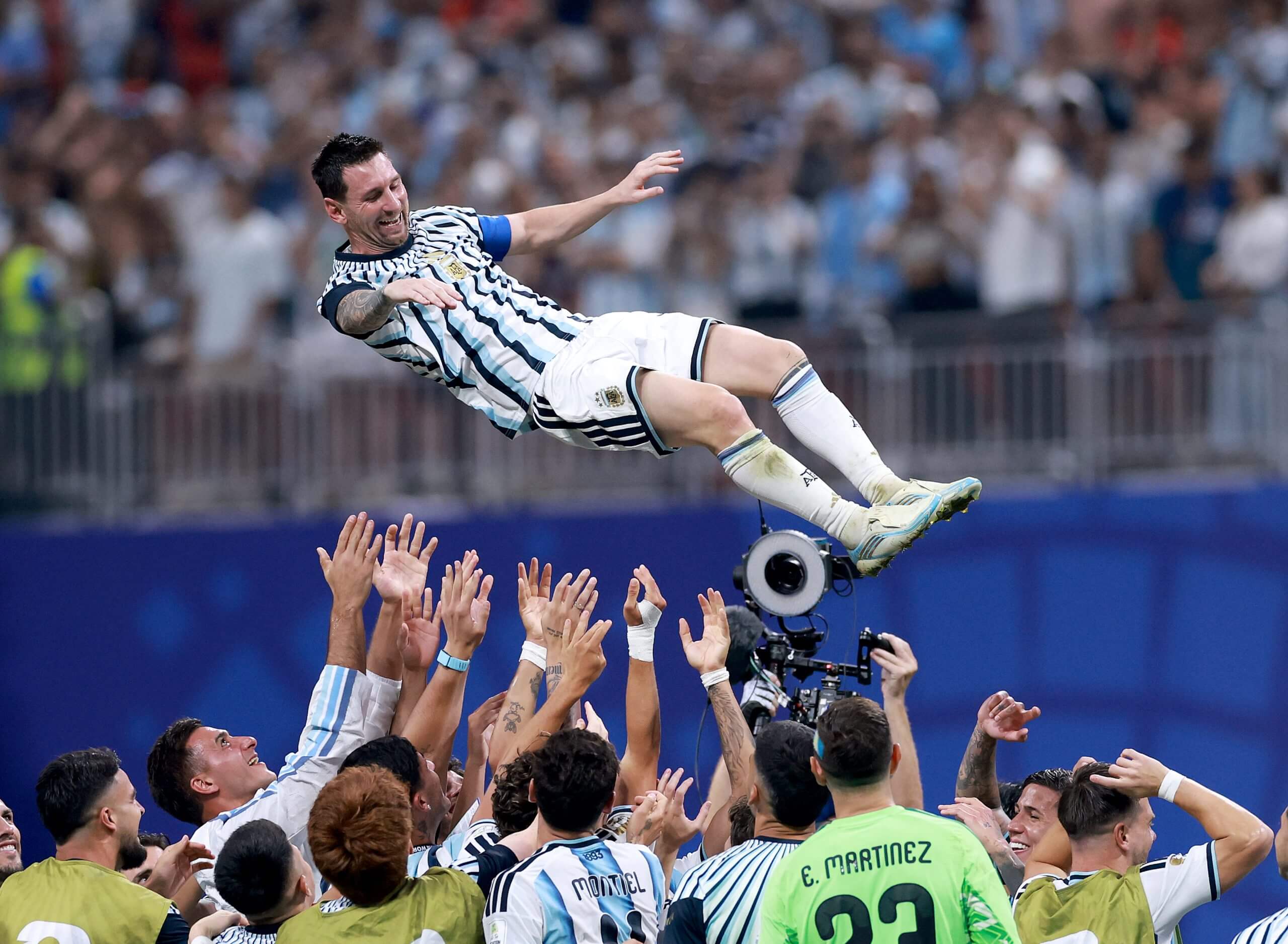 Lionel Messi Đừng vội khép lại một thời đại 4 Lionel Messi Đừng vội khép lại một thời đại 4